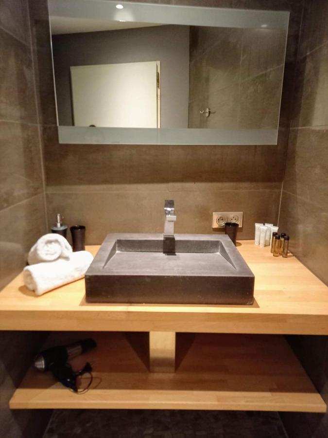 Les Chambres Du Vieux Bistrot Cabrières-dʼAvignon Екстериор снимка