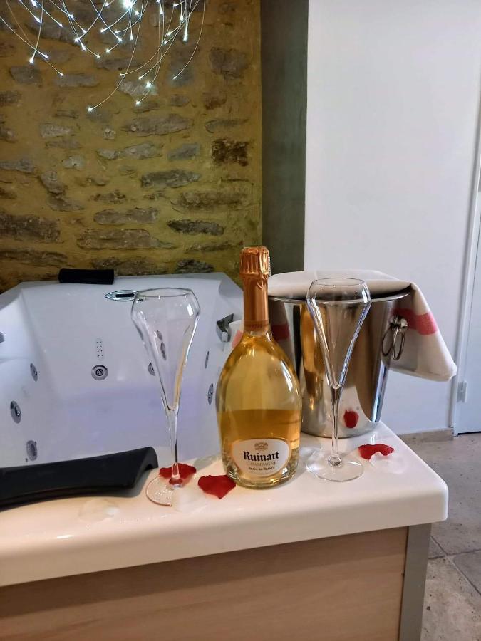 Les Chambres Du Vieux Bistrot Cabrières-dʼAvignon Екстериор снимка