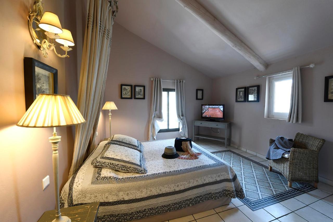 Les Chambres Du Vieux Bistrot Cabrières-dʼAvignon Екстериор снимка