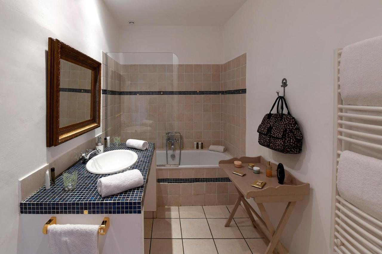 Les Chambres Du Vieux Bistrot Cabrières-dʼAvignon Екстериор снимка